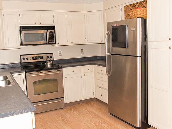 4th image of 7171 Honeywood Ct