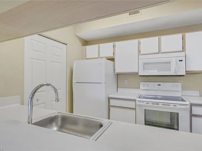 6321 Aragon Way #206 — Photo 14