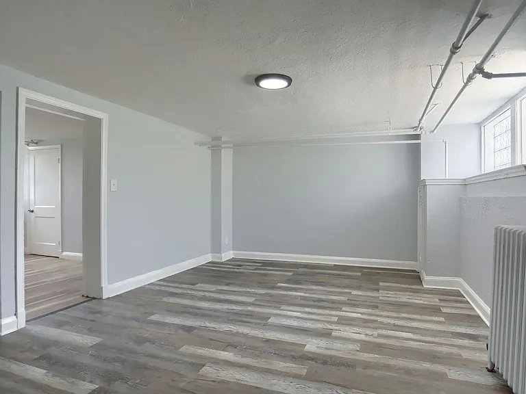 1323 N Kenwood Ave — Photo 6