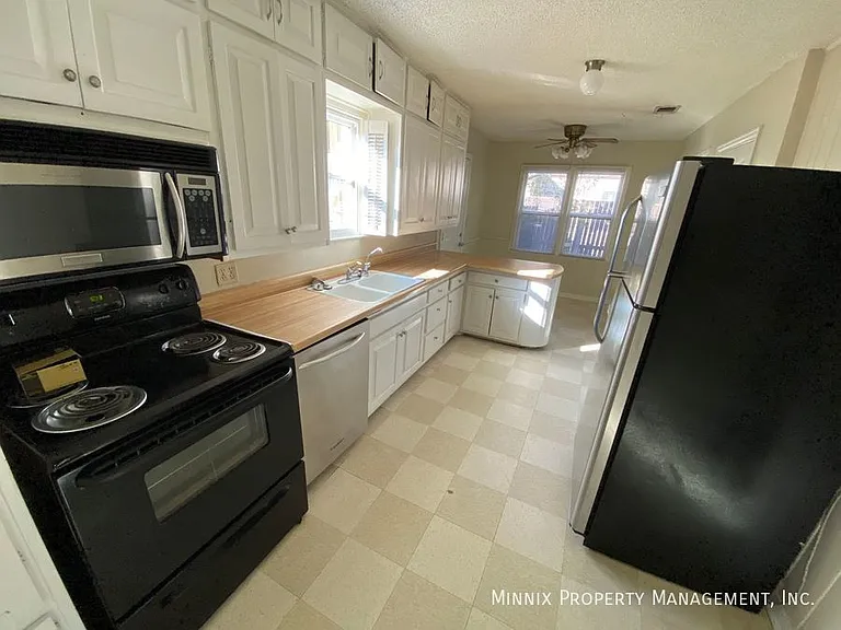 3007 32nd St — Photo 8