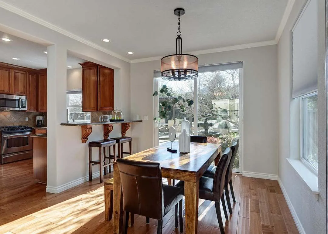 3 bed, 2.5 bath, 1557 sqft, $6,200 — Photo 4