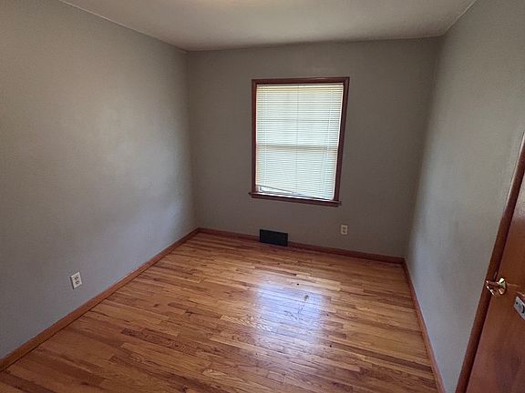 3rd image of 603 Skylark Dr #1