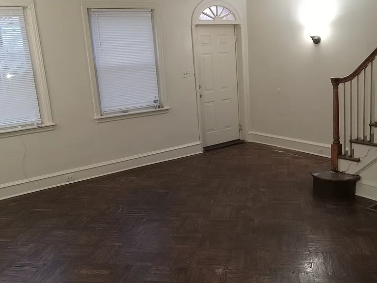 5537 Woodland Ave — Photo 2