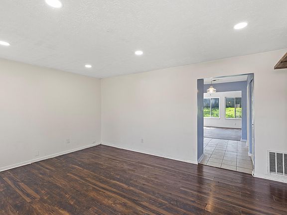 3rd image of 3312 Knollwood Ct
