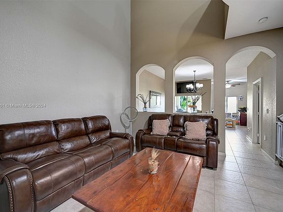 5th image of 2421 SE 19th St #2421
