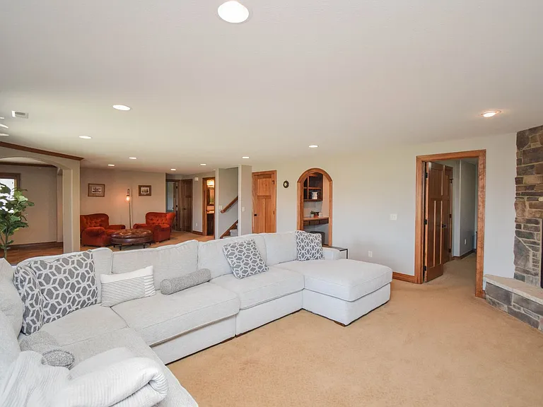 2204 S Silverthorne Ave — Photo 45