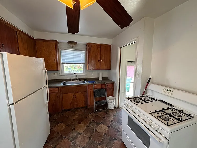 14615 Stephens Rd — Photo 4