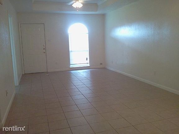 Living Room (640x480)