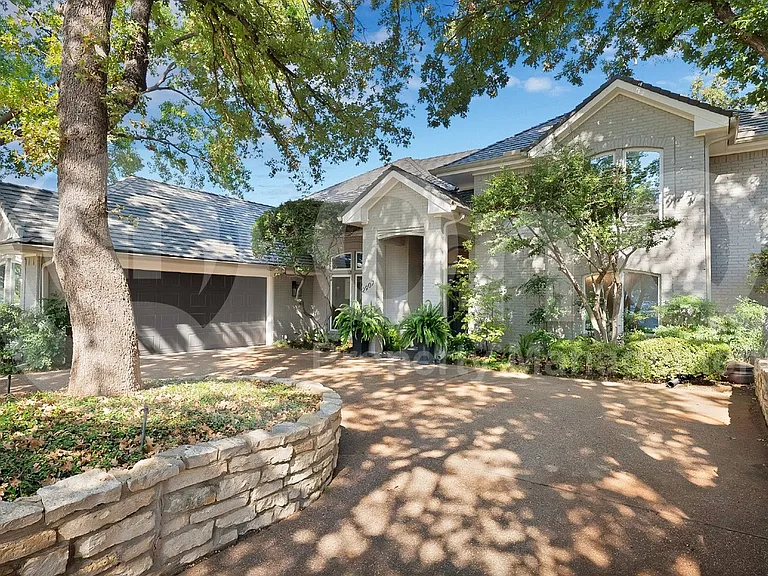 2907 Arbor Oaks Dr — Photo 2
