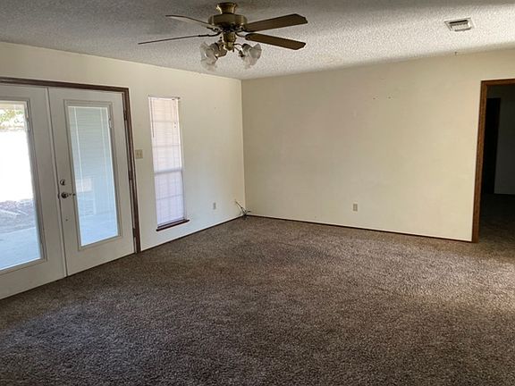 3rd image of 2102 W Briscoe Ave