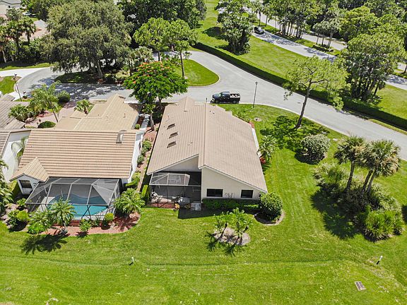 3rd image of 455 SW Jefferson Cir