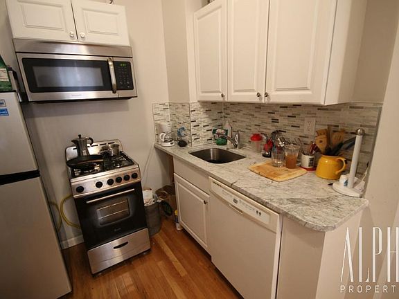 5th image of 753 E 6th St APT 1