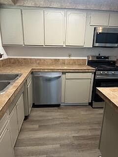 3rd image of 4980 Warminster Dr