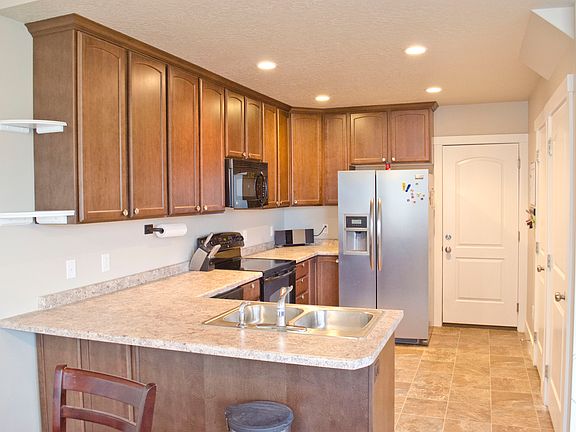 4th image of 3245 W Desert Lily Dr