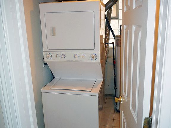 3rd image of 1431 N Washtenaw Ave APT 2