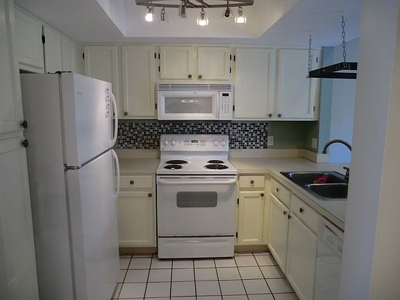 5th image of 2416 Summerfield Pl