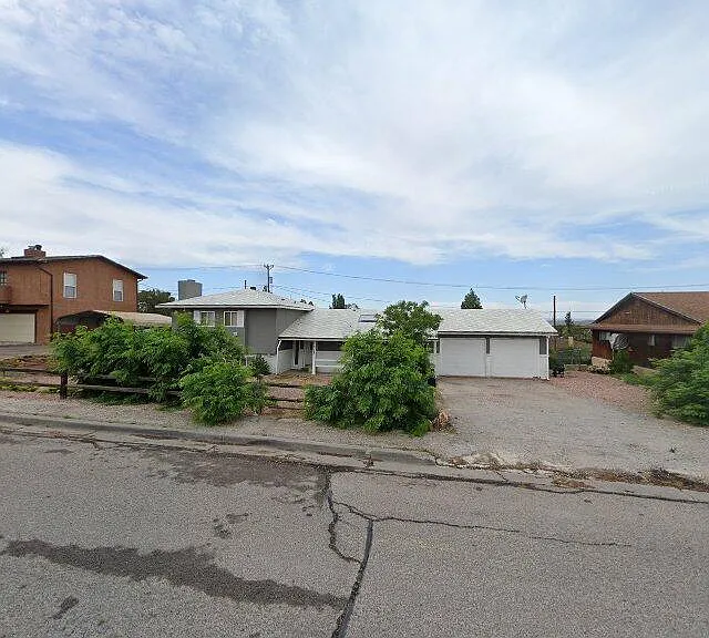 1612 Helena Dr — Photo 3