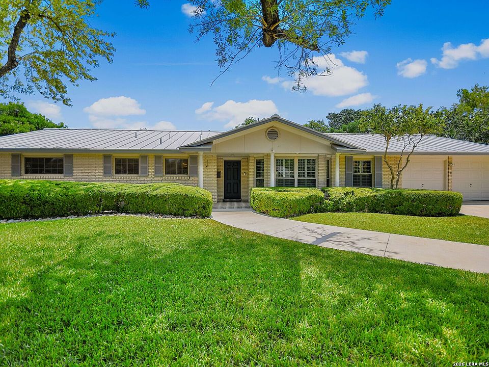 1st image of 134 Meadowood Lane