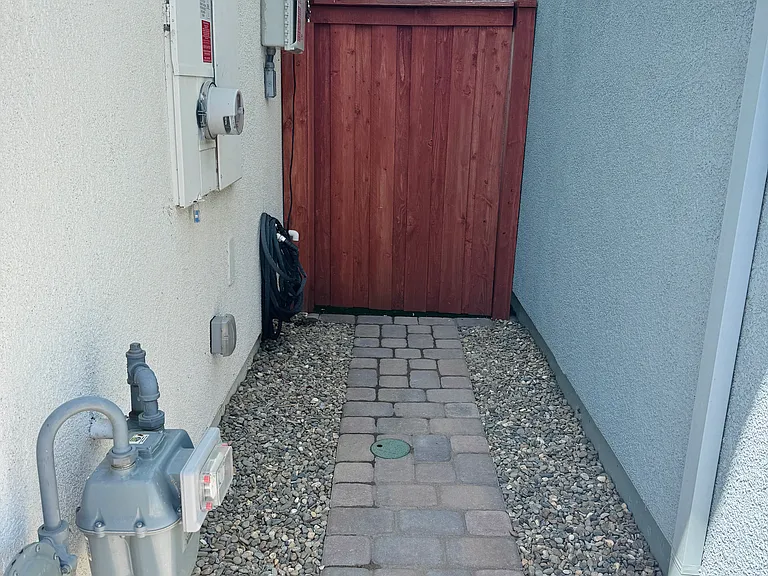 4103 Liverpool St — Photo 36