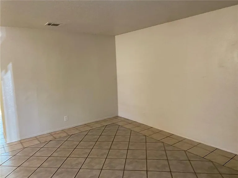 11906 Alpheus Ave #A — Photo 3
