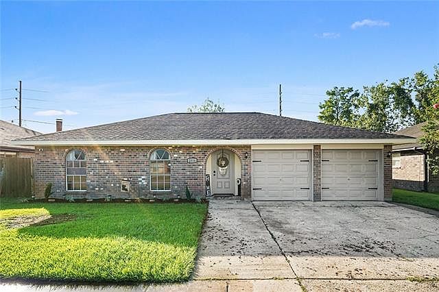 1st image of 2816 Cambridge Dr