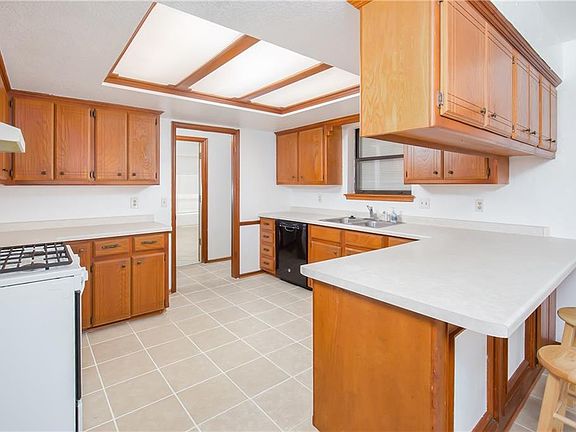 5th image of 2111 Vanessa Dr