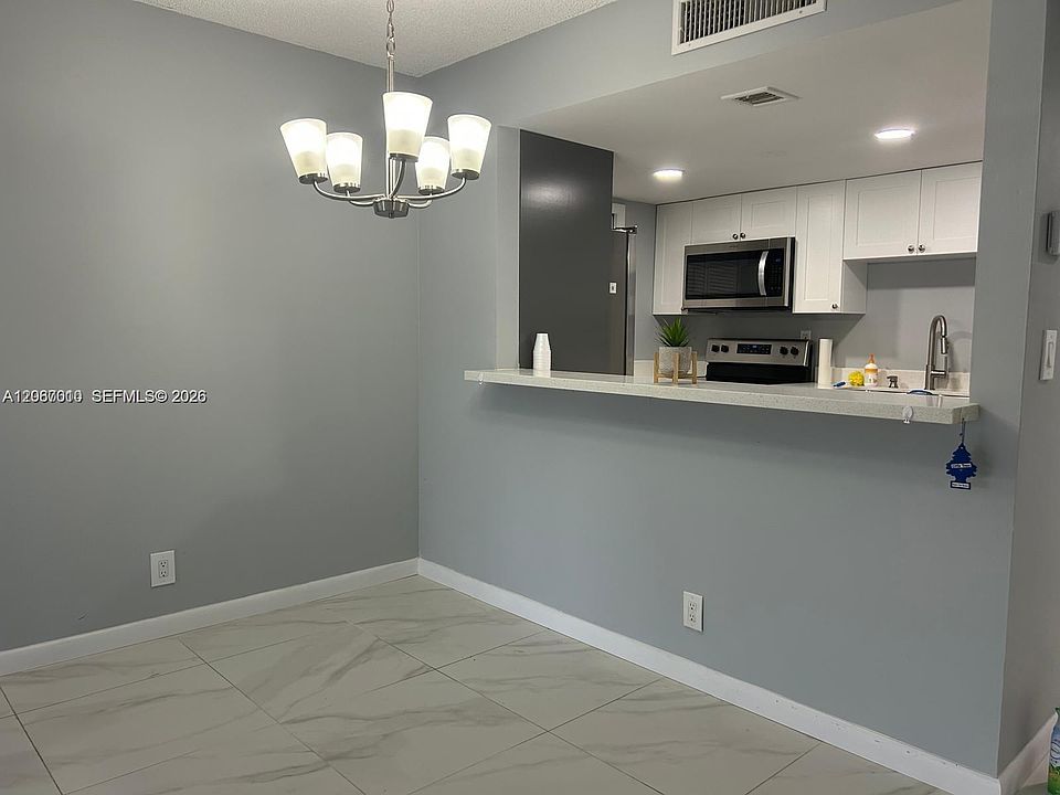 1st image of 230 Lakeview Dr APT 209