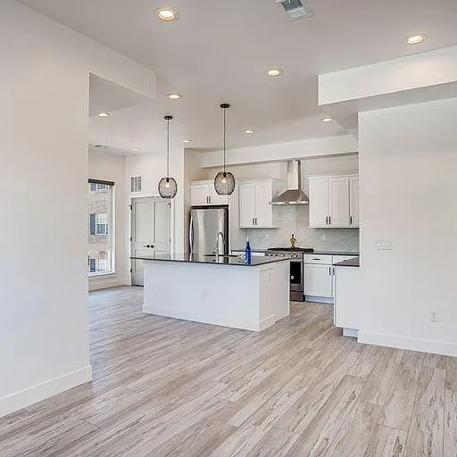 3460 S Corona St #B — Photo 7