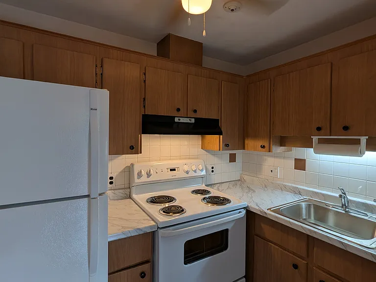 8 Tara Dr #10 — Photo 4