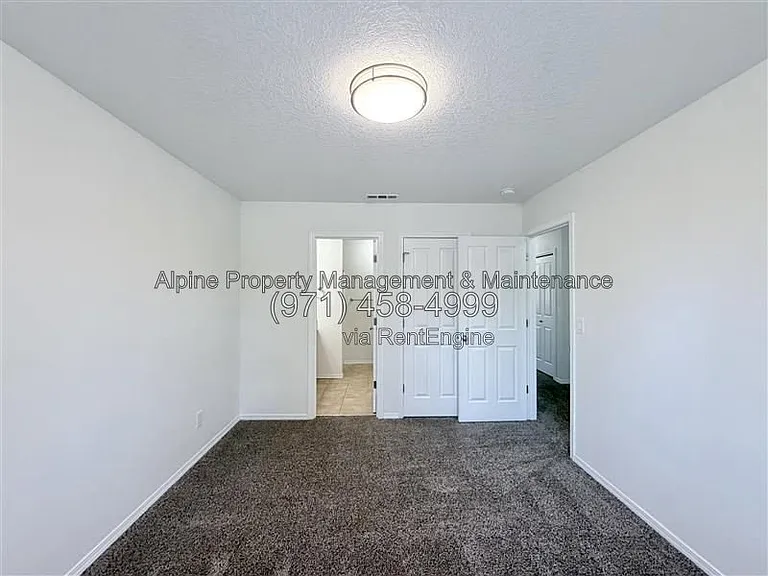 210 NW Connell Ave — Photo 27