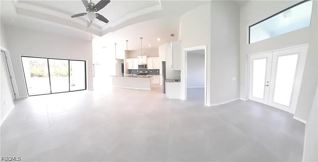 3 bed, 2.0 bath, 1776 sqft, $2,200 — Photo 2
