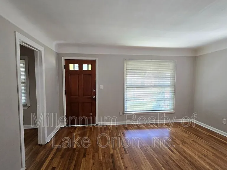 136 W Princeton Ave — Photo 2