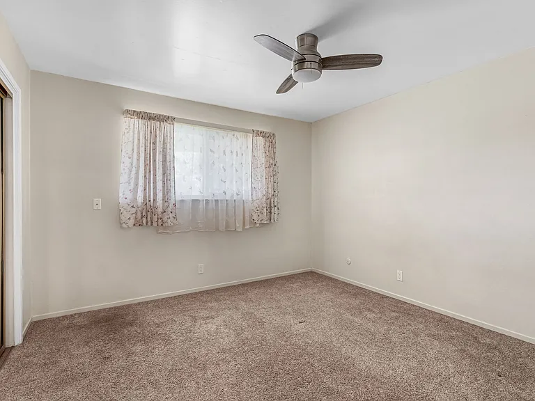 5170 E Huntington Ave — Photo 27
