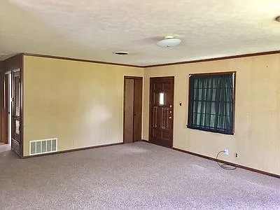 2601 N Interstate Highway 35 — Photo 10