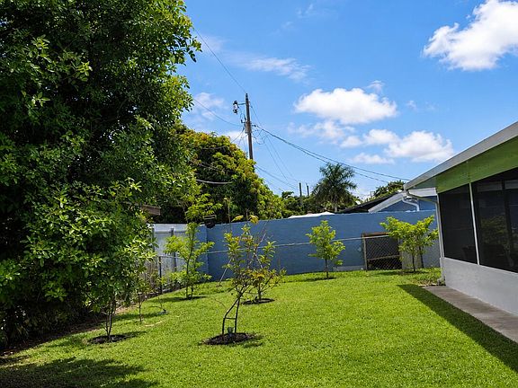 5th image of 2341 NW 11th Court
