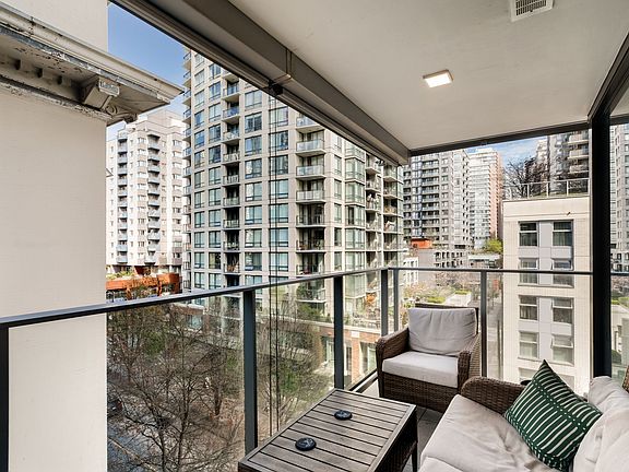 3rd image of 1107 Richards St #603