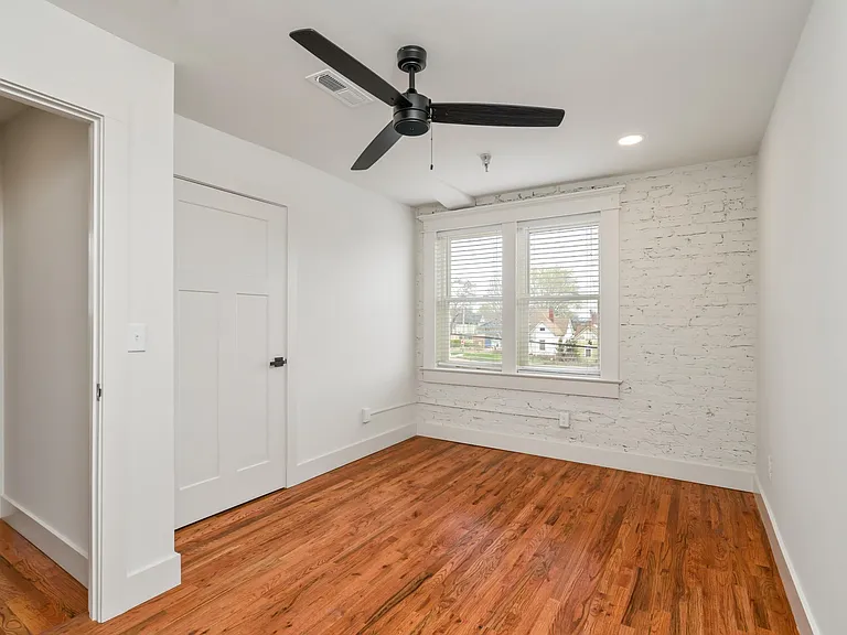 826 N Broadway St #301 — Photo 13