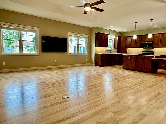 3rd image of 409 Mound St #2