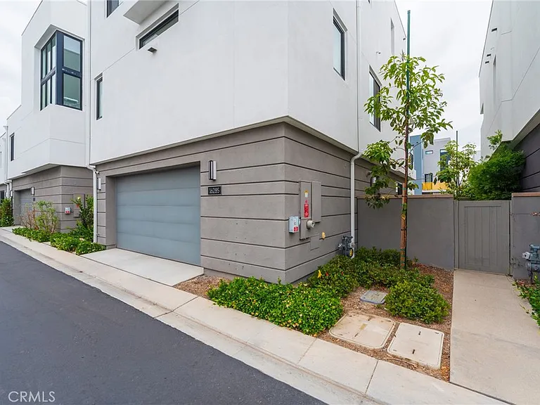 16285 Veterans Way — Photo 36