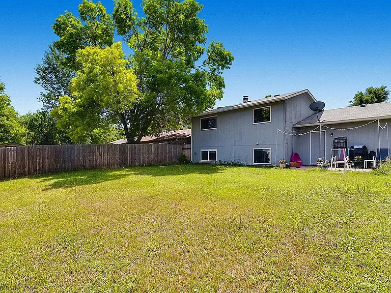 1432 Edgewood Ct — Photo 27