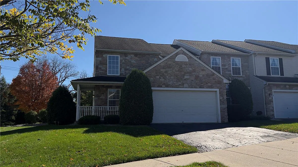 3 bed, 2.5 bath, 2296 sqft, $3,000 — Photo 1