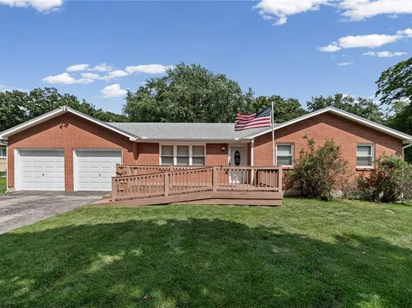 201 Highland Dr, Smithville, MO 64089