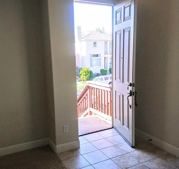 1365 Gordon Ln — Photo 2