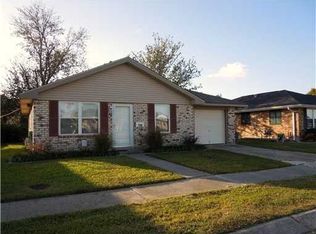 736 Oakwood Dr, Gretna, LA 70056