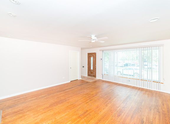4th image of 6548 S Sacramento Ave