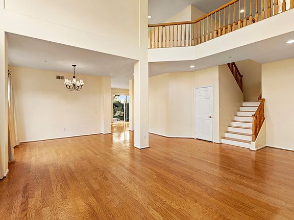 3rd image of 1332 Canterbury Ln