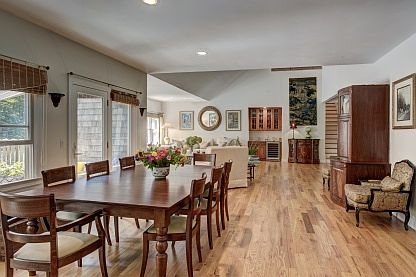 4th image of 12 Rolling Hill Ct W