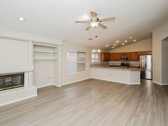 4th image of 1525 Blanco Dr