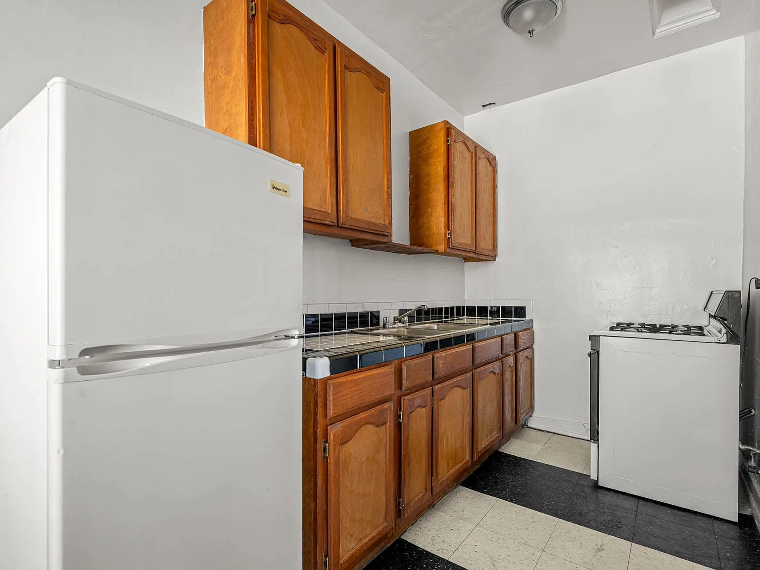 129 N Oxford Ave — Photo 3