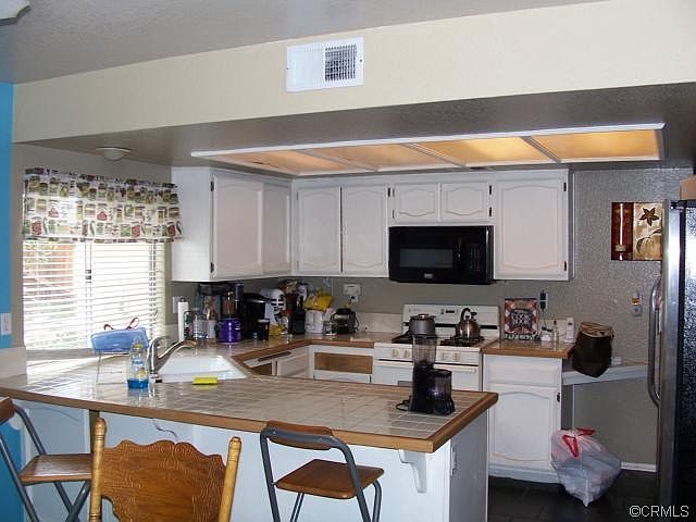 2nd image of 6346 N Wisteria Ave